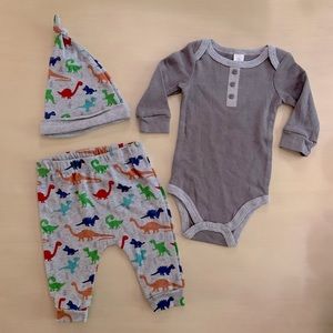 NWOT Baby Boy Long Sleeve Onesie Pant & Hat Set